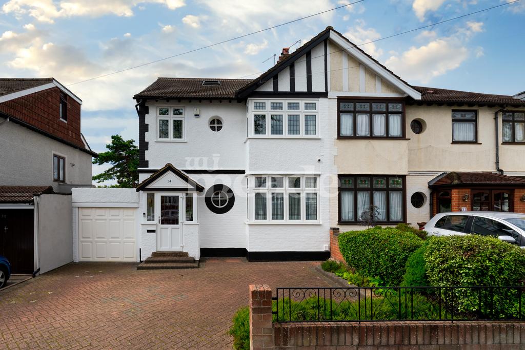 Dale View Avenue, Chingford, E4 4 bed semidetached house £750,000