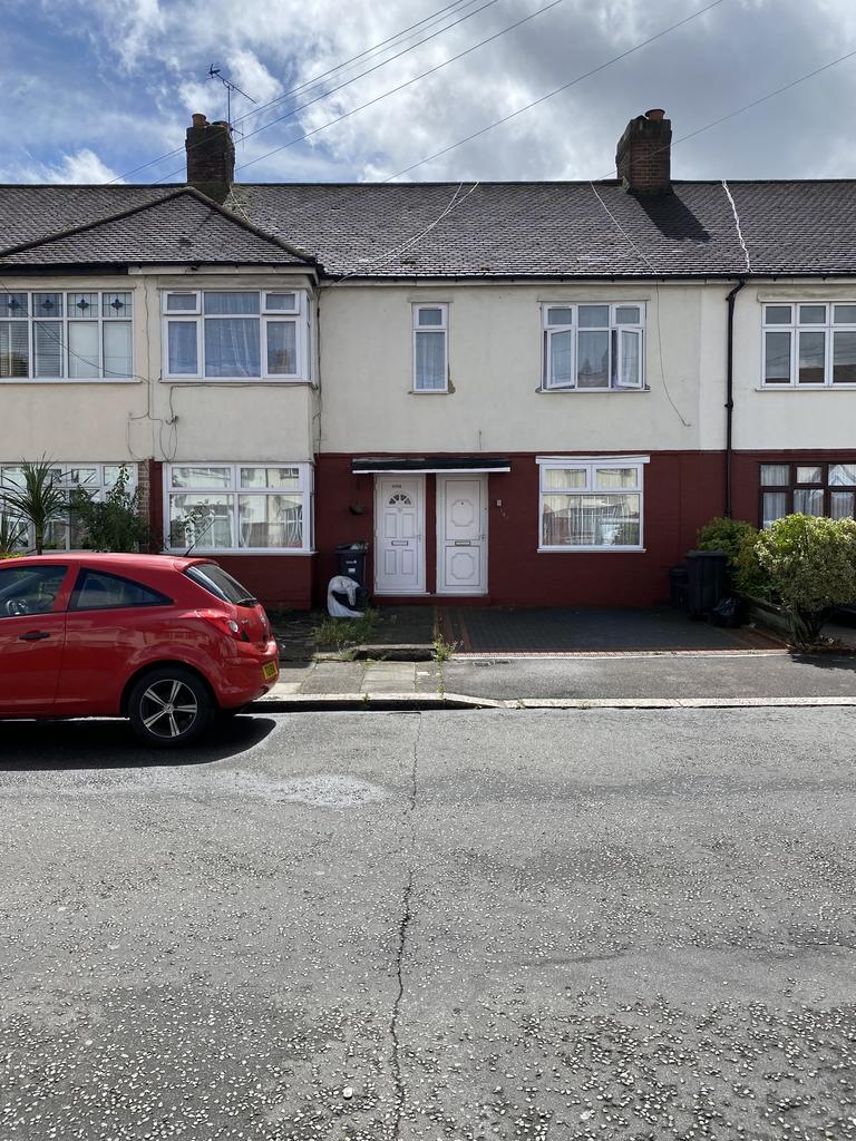 Henley Road, Ilford, Ilford IG1 2 bed £1,350 pcm (£312 pw)