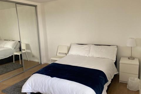 3 bedroom flat to rent, Hotspur Road, Waterloo, London SE11
