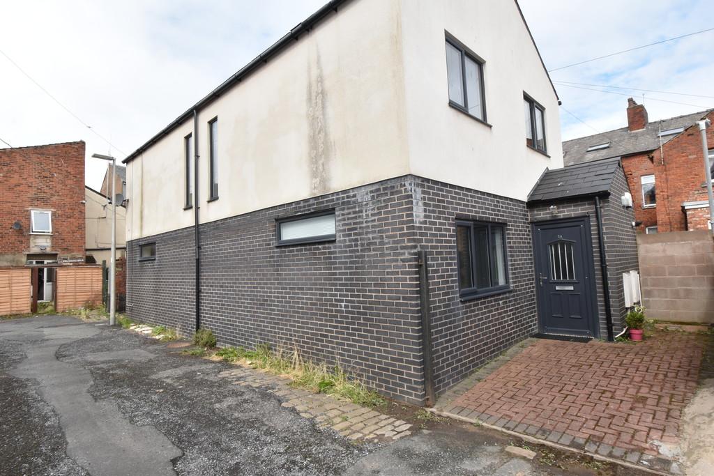 Back Clarendon Road, Blackpool, FY4 2 bed semidetached house £105,000