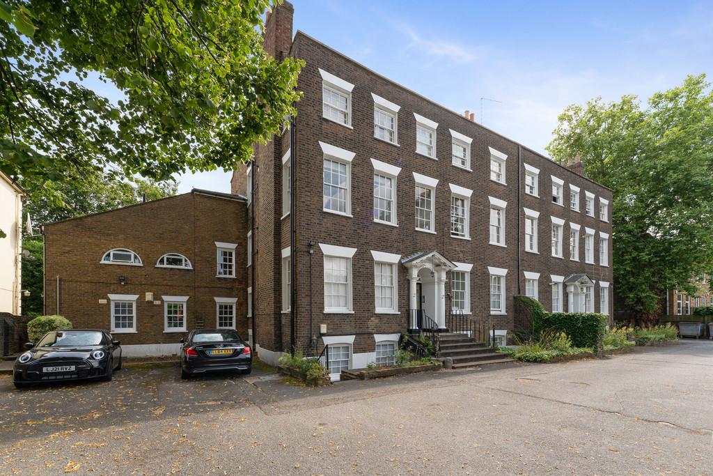 Woodford Road, South Woodford 2 bed apartment £450,000