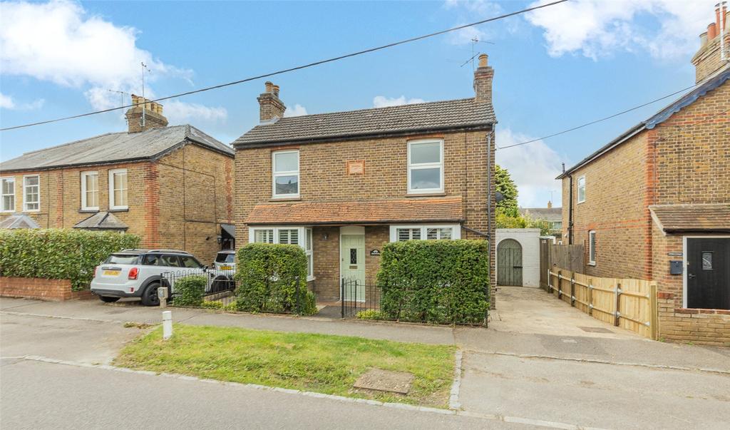 Glory Mill Lane, Wooburn Green, Buckinghamshire 3 bed detached house