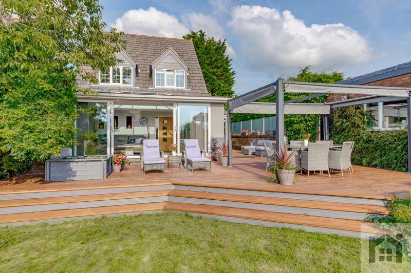 Preston Road, Coppull, PR7 5DW 5 bed detached house £525,000