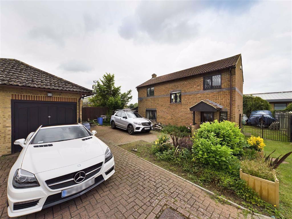 Huntersfield Close, Lordswood, Chatham 4 bed detached house for sale £400,000