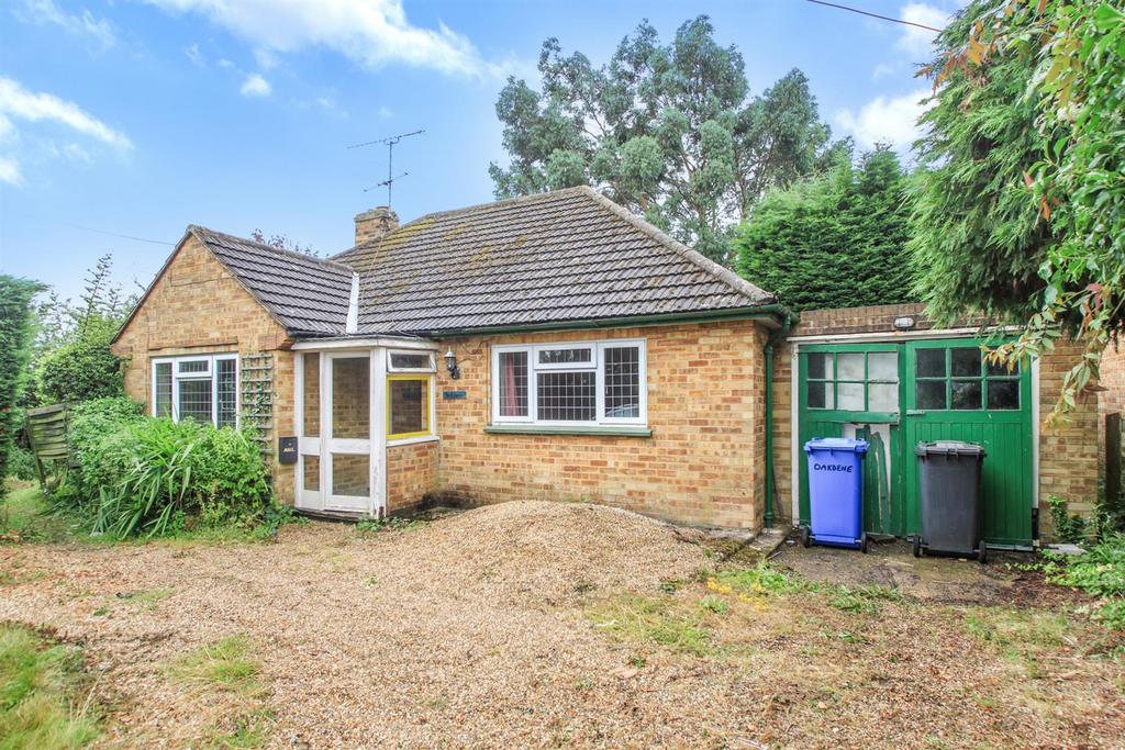 Forest Green Road, Holyport, Maidenhead 3 bed detached bungalow £500,000