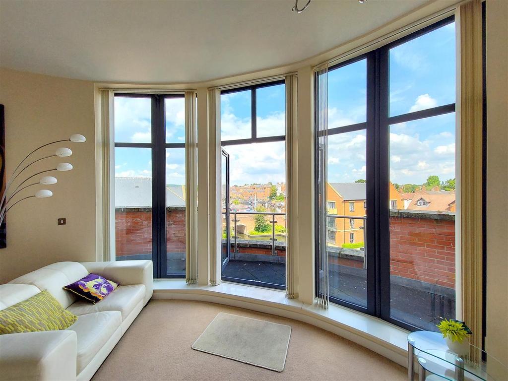 Waters Edge, StourportOnSevern 2 bed flat £209,950