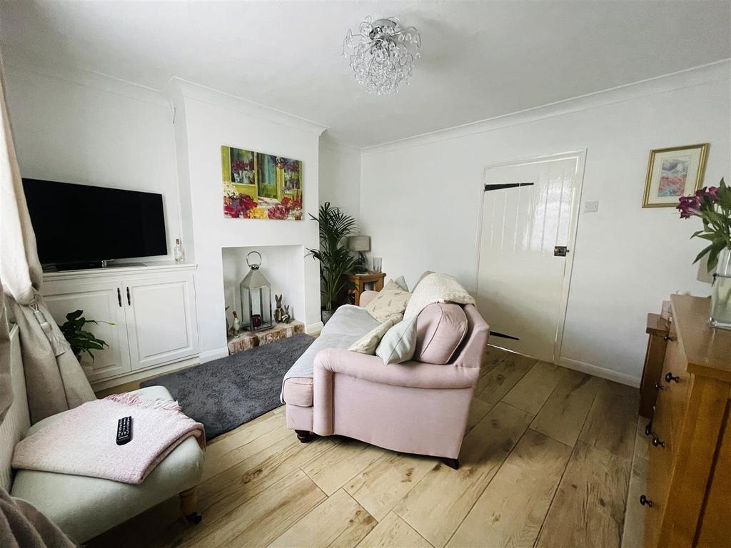 Westgate, Southwell 2 bed terraced house £185,000