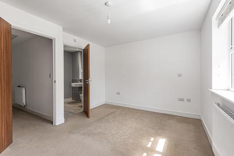 36 Timms Close, Horsham, RH12 4TN
