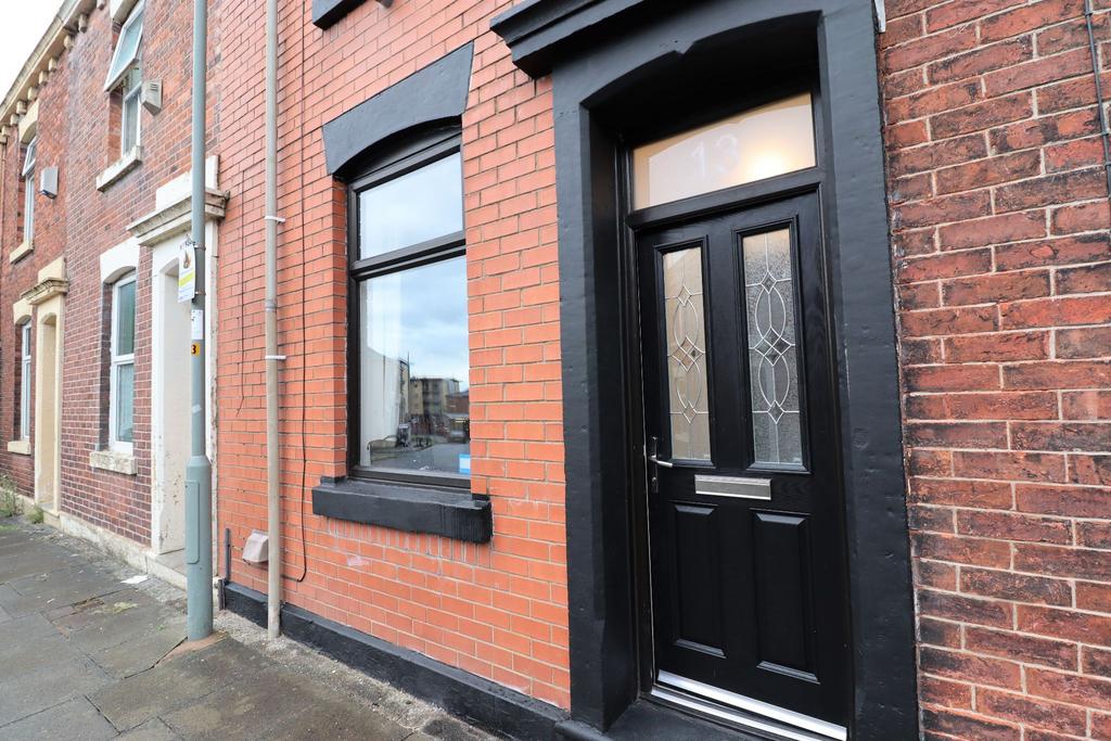 Kirby Road, Blackburn, BB2 2 bed terraced house £495 pcm (£114 pw)