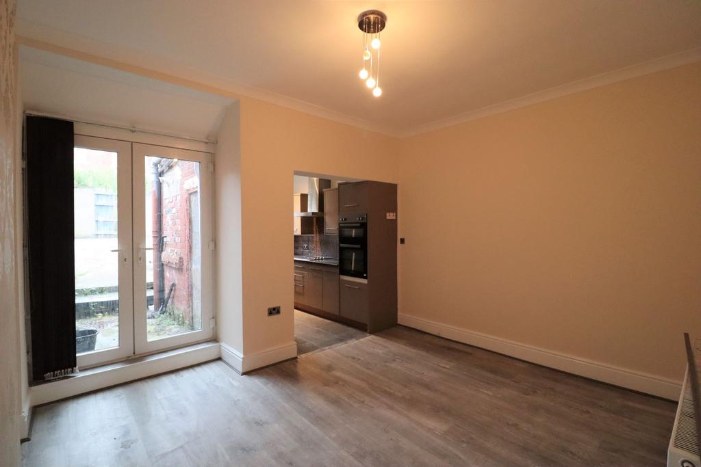 Kirby Road, Blackburn, BB2 2 bed terraced house £495 pcm (£114 pw)
