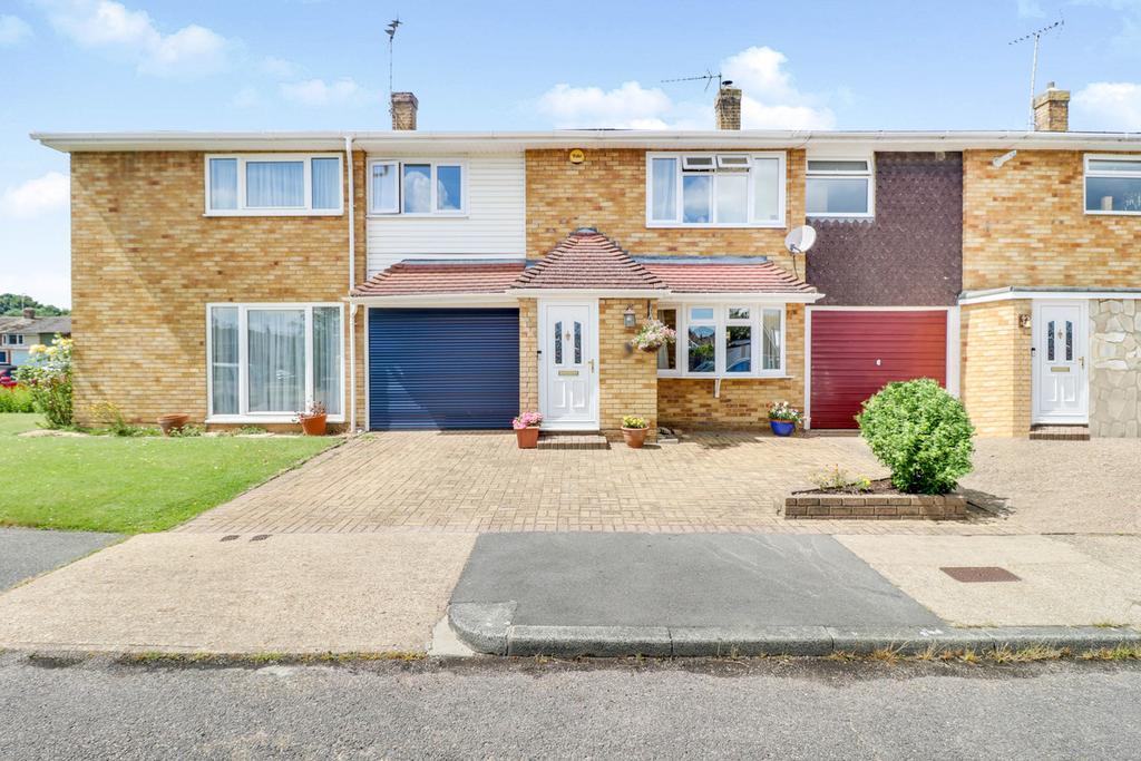 Swallow Drive, Benfleet, SS7 4 bed terraced house £400,000