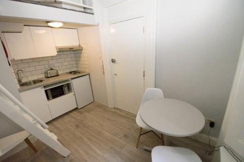 Studio to rent, Linden Gardens, Notting Hill Gate, London W2