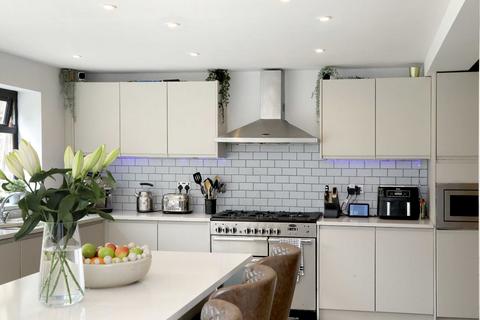 136 Cherry Tree Road, Beaconsfield, HP9 1BD