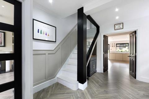 136 Cherry Tree Road, Beaconsfield, HP9 1BD