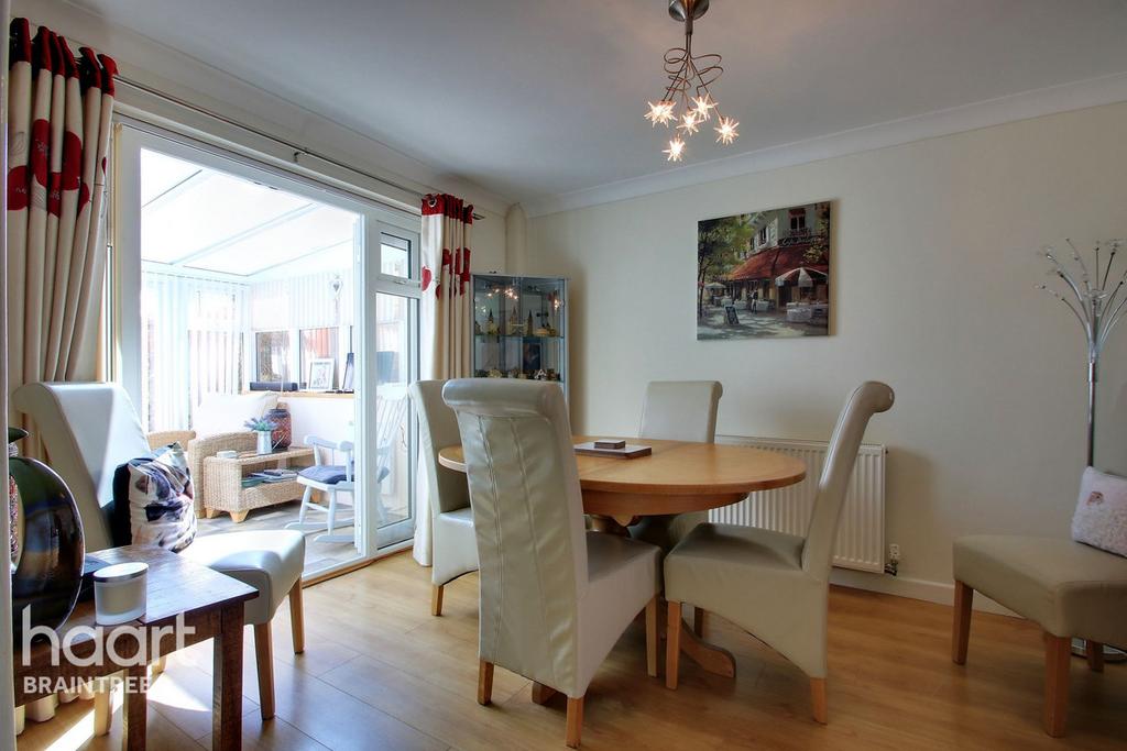 Blackwater Way, Braintree 3 bed semidetached house £340,000