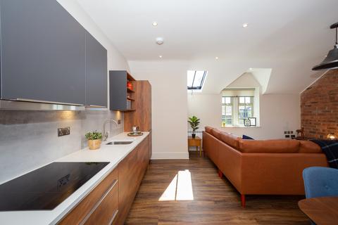 2 bedroom apartment to rent - Flat 5, No.10 The Green, Horsforth, Leeds, LS18 5JB