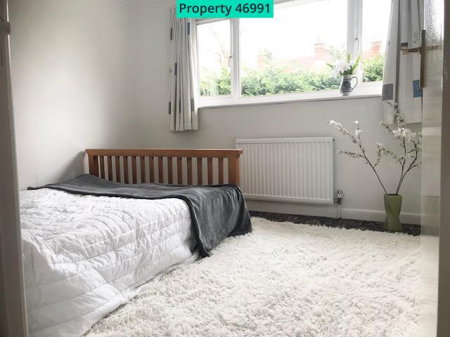Double bedroom with super king siize bed