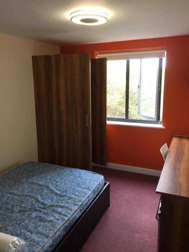 Parham Road Studio £500 pcm (£115 pw)