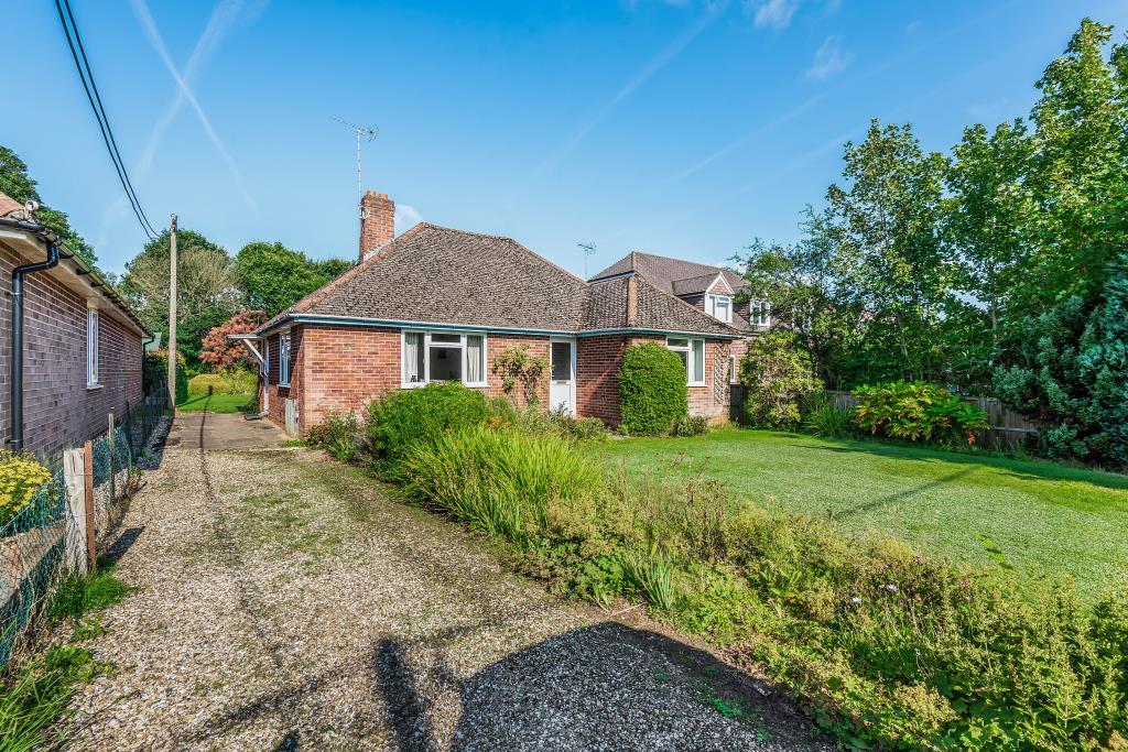Hermitage, Berkshire, RG18 3 bed detached bungalow £600,000