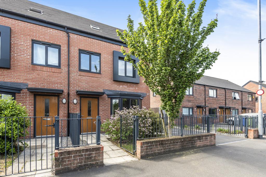 Wenlock Way, Manchester, M12 4 bed semidetached house £425,000