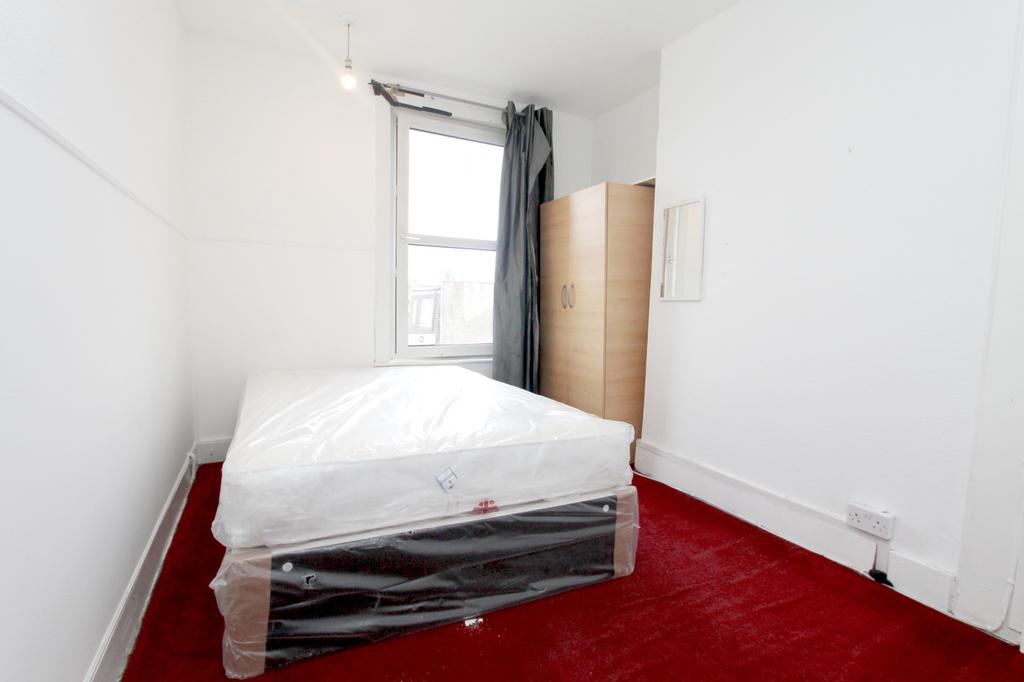 Merton High Street, South Wimbledon 1 bed flat £650 pcm (£150 pw)