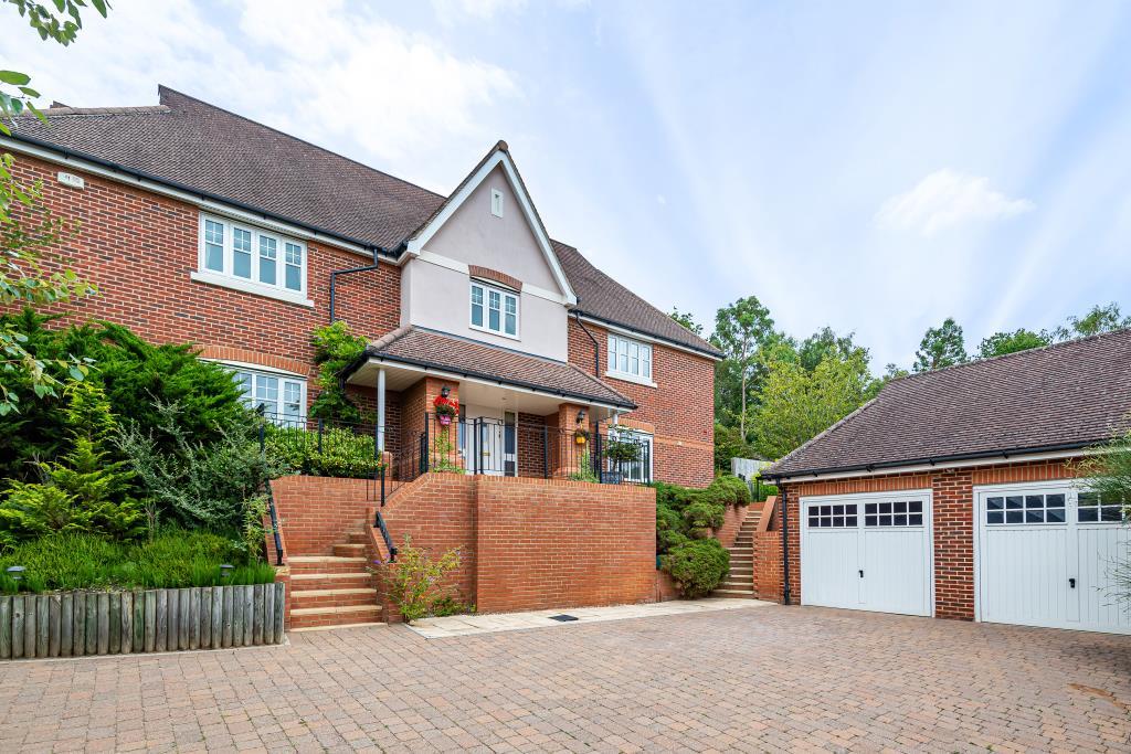 Fleet, Hampshire, GU51 5 bed detached house for sale £1,250,000