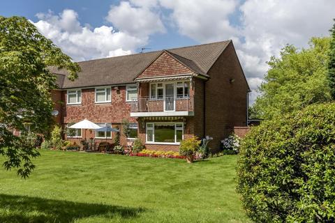 1 Broom Hall, Oxshott, Leatherhead, KT22 0JZ
