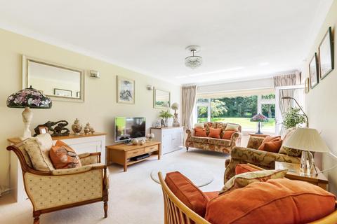 1 Broom Hall, Oxshott, Leatherhead, KT22 0JZ