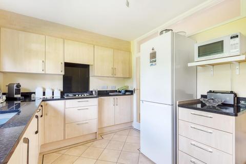 1 Broom Hall, Oxshott, Leatherhead, KT22 0JZ