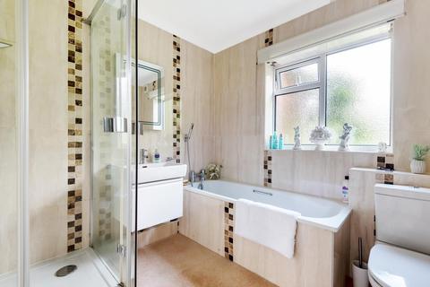 1 Broom Hall, Oxshott, Leatherhead, KT22 0JZ