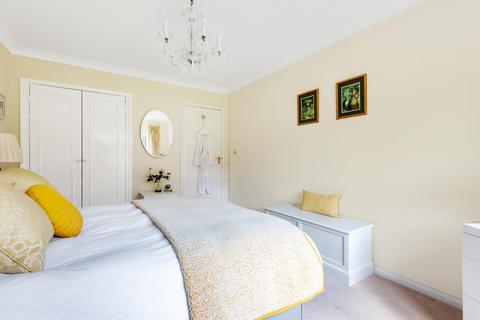 1 Broom Hall, Oxshott, Leatherhead, KT22 0JZ