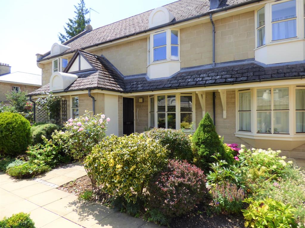 Minerva Court, Cirencester 2 bed terraced house £349,000