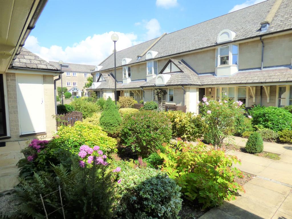 Minerva Court, Cirencester 2 bed terraced house £349,000