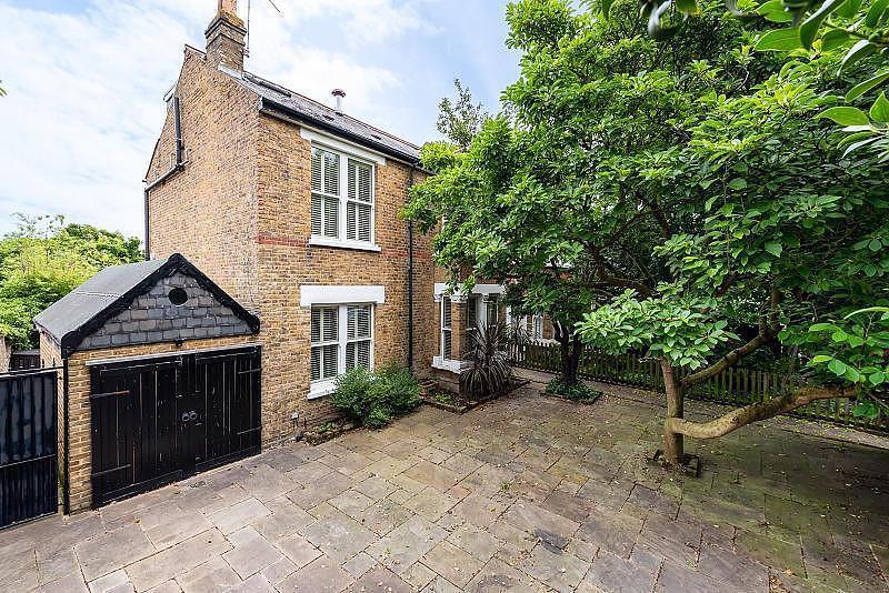 Stanley Road, Teddington, TW11 6 bed semidetached house £1,795,000