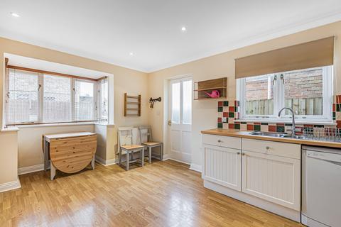 16a Bartholomew Close, Haslemere, GU27 1EN