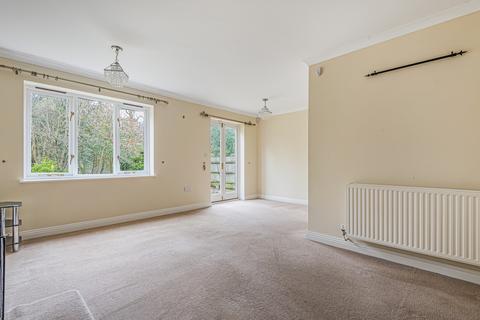 16a Bartholomew Close, Haslemere, GU27 1EN
