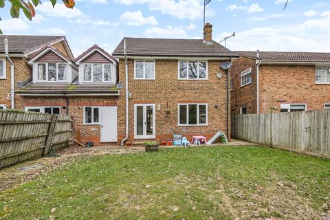 16a Bartholomew Close, Haslemere, GU27 1EN