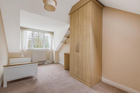 16a Bartholomew Close, Haslemere, GU27 1EN