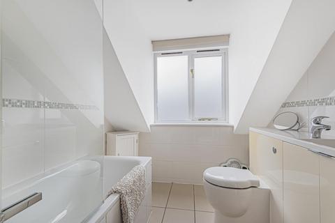 16a Bartholomew Close, Haslemere, GU27 1EN
