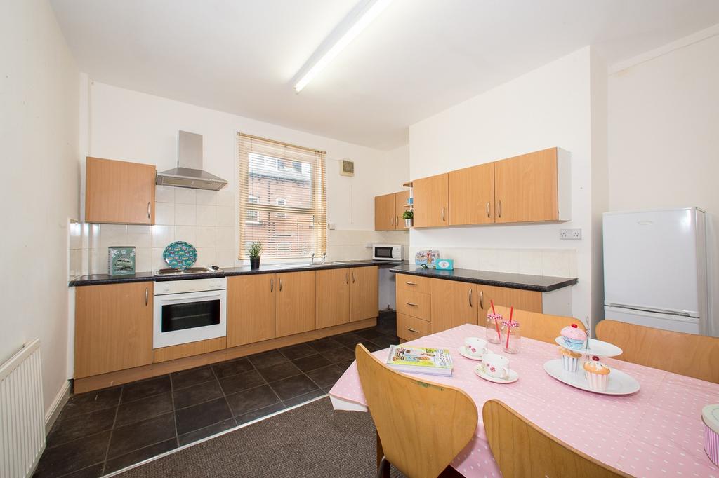 House in Leeds - View 2