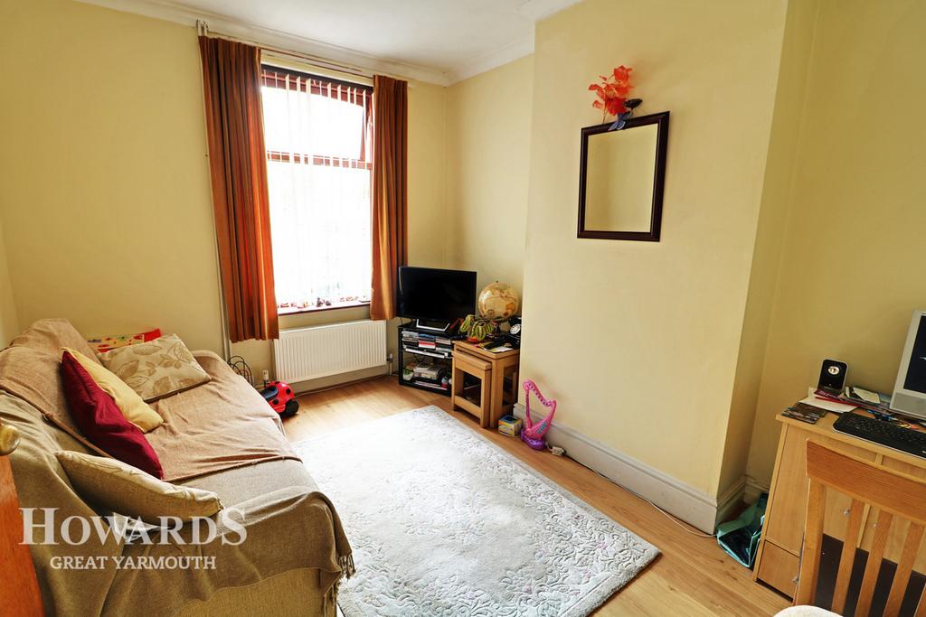 Harley Road, Great Yarmouth 4 bed terraced house £190,000