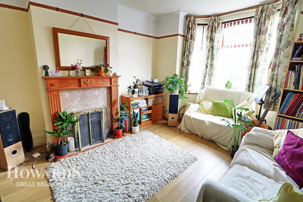 Harley Road, Great Yarmouth 4 bed terraced house £190,000