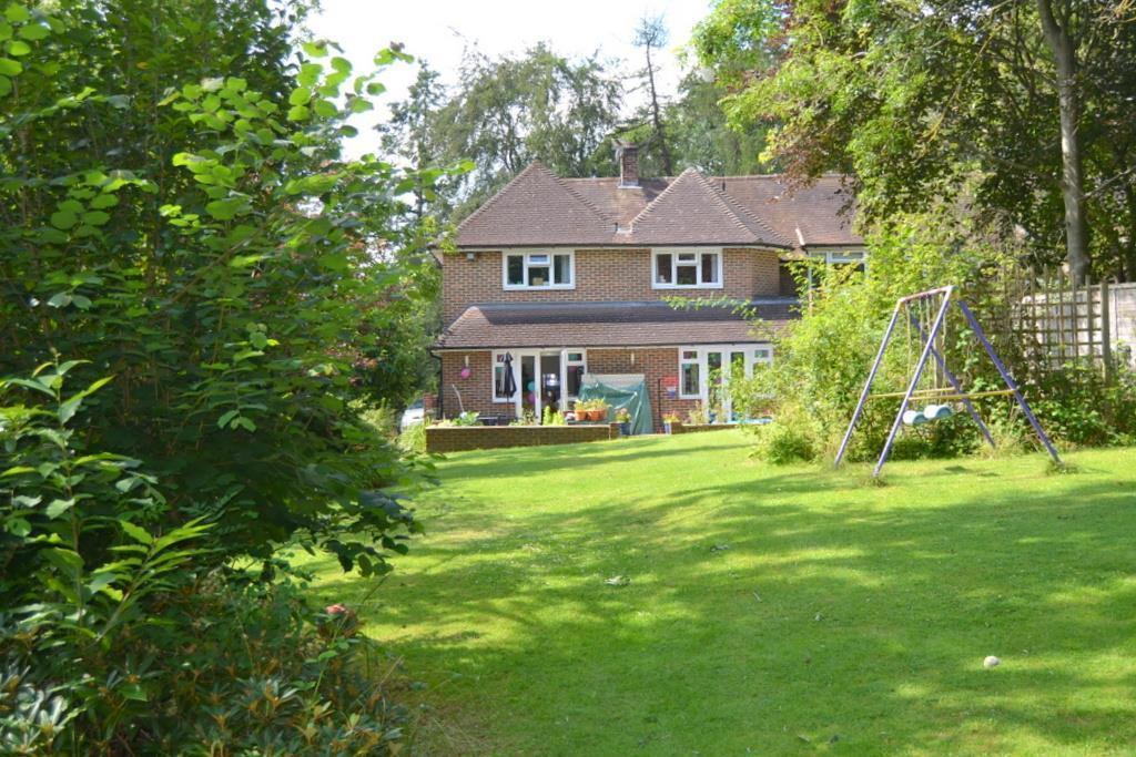 Old Lane, Cobham, KT11 4 bed semidetached house £850,000