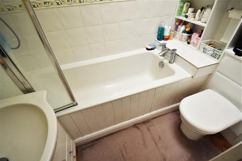 22 Camden Close, Chadwell St Mary, Grays, RM16 4HT
