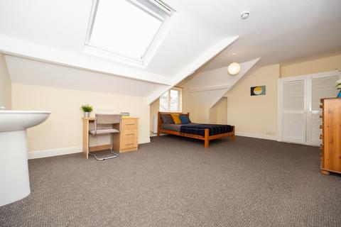 8 bedroom terraced house to rent, 10 Manor Terrace, Headingley, Leeds, LS6 1BU