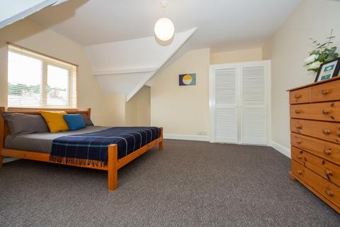 8 bedroom terraced house to rent, 10 Manor Terrace, Headingley, Leeds, LS6 1BU