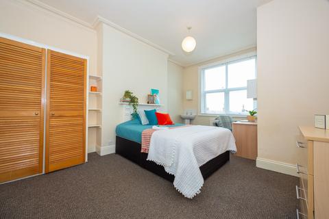 8 bedroom terraced house to rent, 10 Manor Terrace, Headingley, Leeds, LS6 1BU