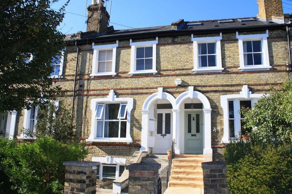 Haggard Road, Twickenham, UK, TW1 1 bed apartment £1,195 pcm (£276 pw)