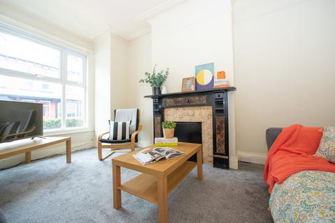 11 Hessle Mount, Hyde Park, Leeds, LS6 1EP
