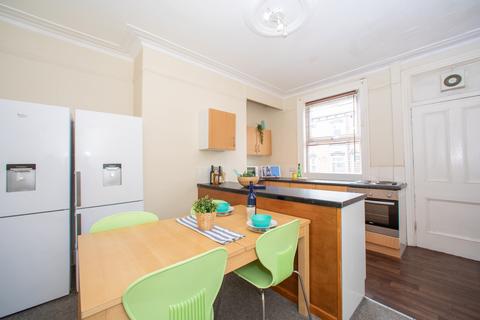5 bedroom terraced house to rent, 11 Hessle Mount, Hyde Park, Leeds, LS6 1EP